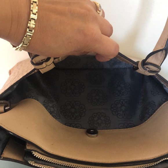 Faux Snakeskin Enzo Angiolini beige bag.  Stylish bag for dress-outfit. - Picture 7 of 7